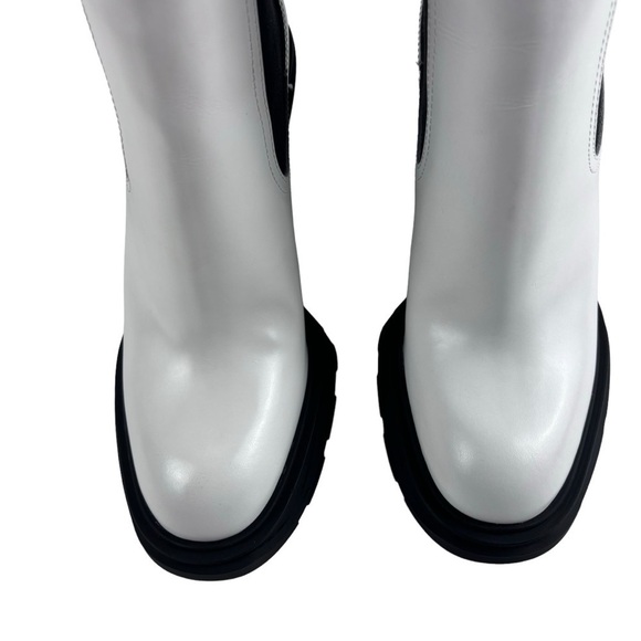 ALEXANDER MCQUEEN PATENT LEATHER WHITE BLACK TREAD HEELED MOD ANKLE BOOTS - Picture 12 of 16